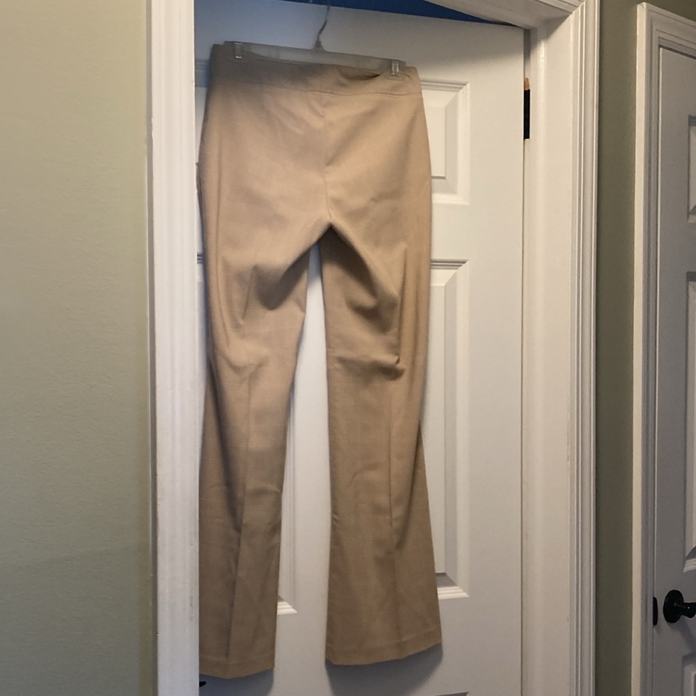Beautiful patterned pants! - Picture 3 of 4
